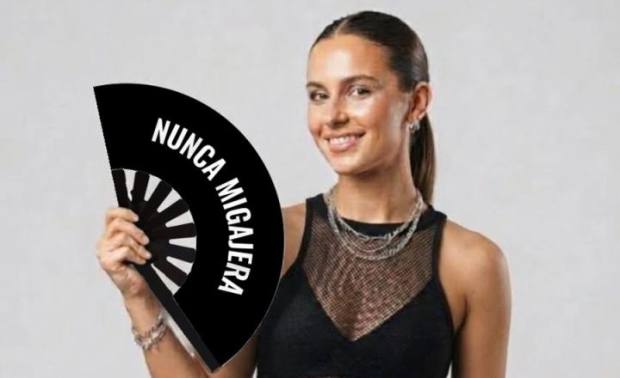Modelo con el abanico Nunca migajera